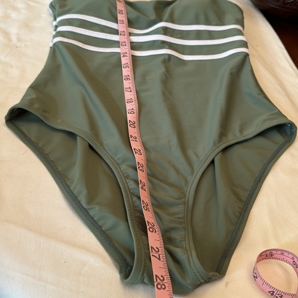 Green & White Size Small One piece bathing suit. NWOT Adjustable straps rem.pads - Picture 8 of 9